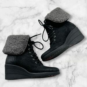 UGG Zea Shearling Lined Wedge Heel Black Winter Fold Over Ankle Boots Size 6